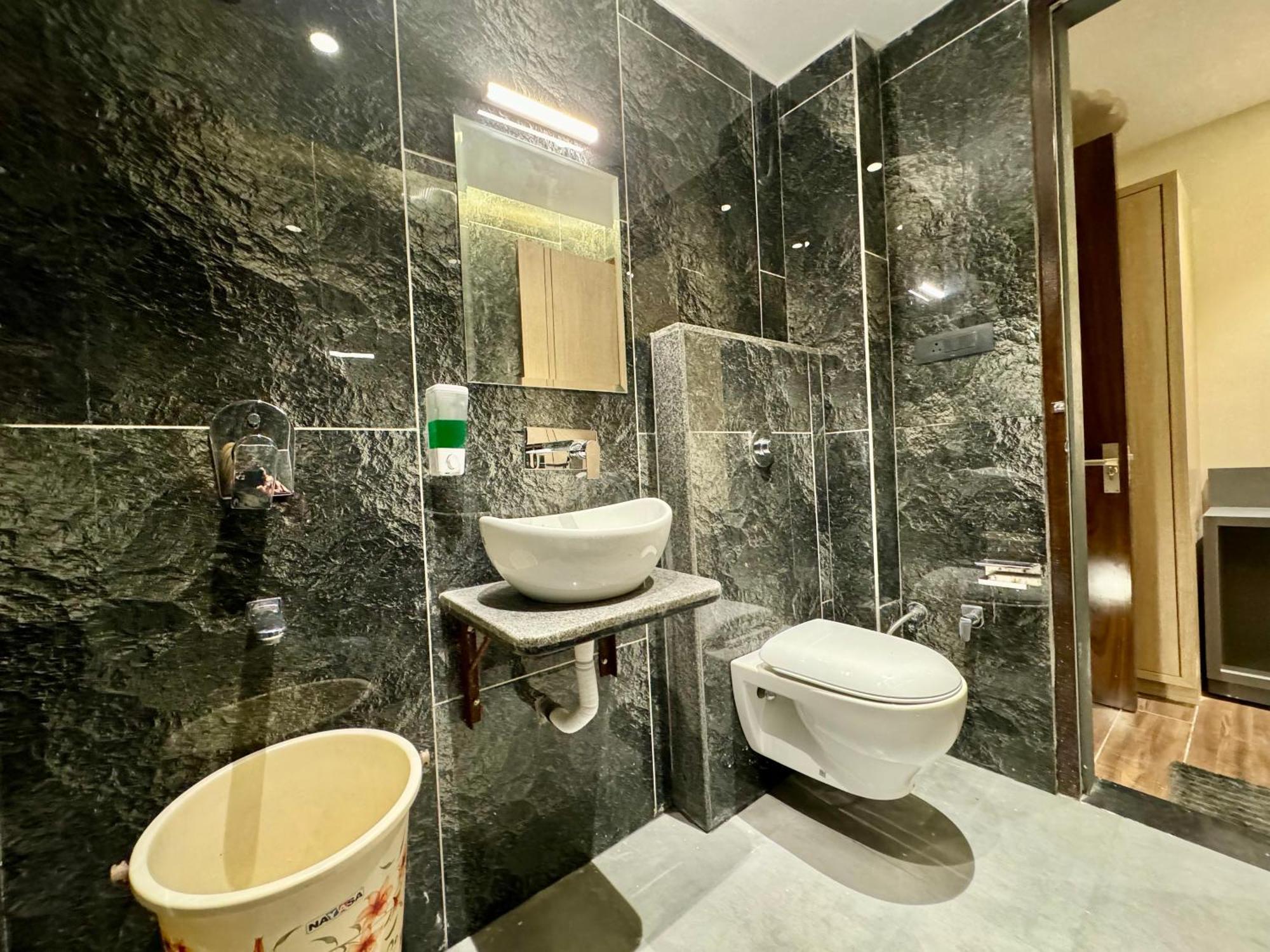 Hotel 51 Амритсар Екстериор снимка